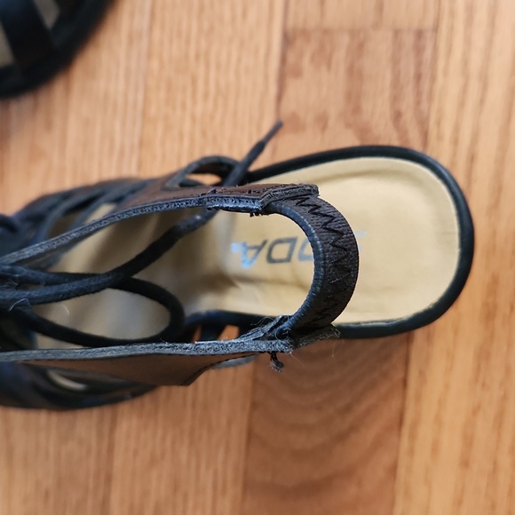 Black 2" Heel shoes, size 6 1/2 - Picture 3 of 5